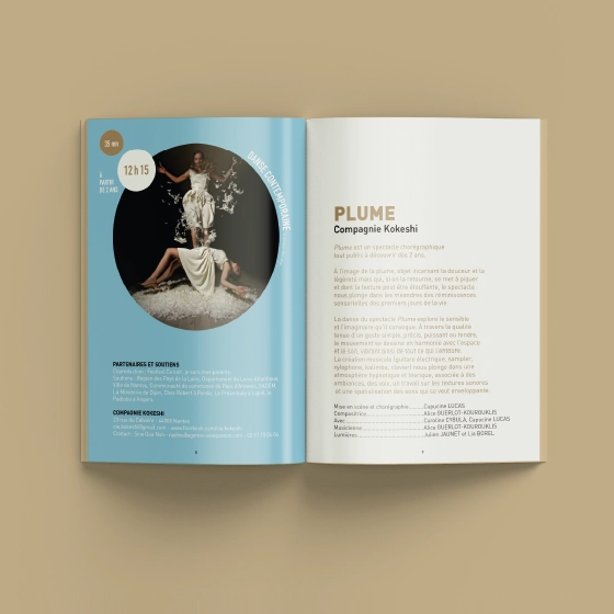 Double page intérieure du programme du Festival d'Avignon pour la sélection régionale de troupes de théâtre ligériennes, réalisée pour la Région des Pays de la Loire.