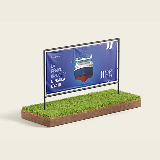 Bâche extérieure avec l'illustration du cargo Insula Oya III pour l'inauguration en 2023.