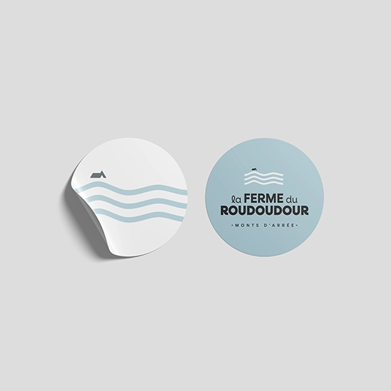Logo de La Ferme du Roudoudour apposé sur des stickers