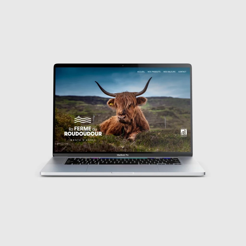 Site web de la Ferme du Roudoudour sur un ordinateur portable